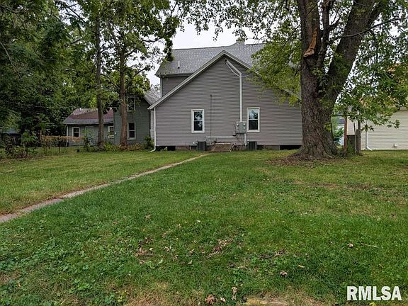 3rd image of 824 W 14th St