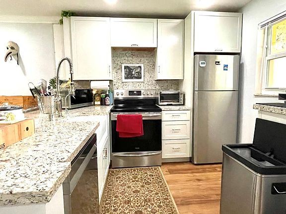 3rd image of 8400 Lagos De Campo Blvd APT 101