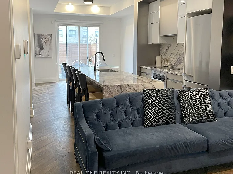 25 Dervock Cres #5 — Photo 3