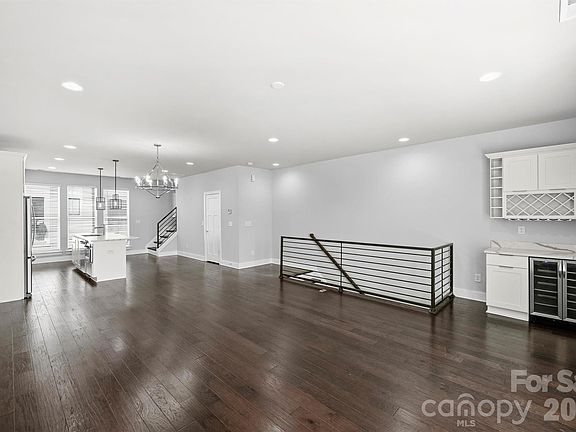 4th image of 1555 Duckworth Ave