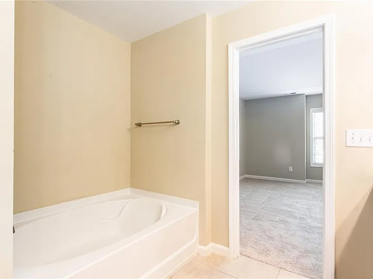 2105 Greencrest Cir — Photo 13