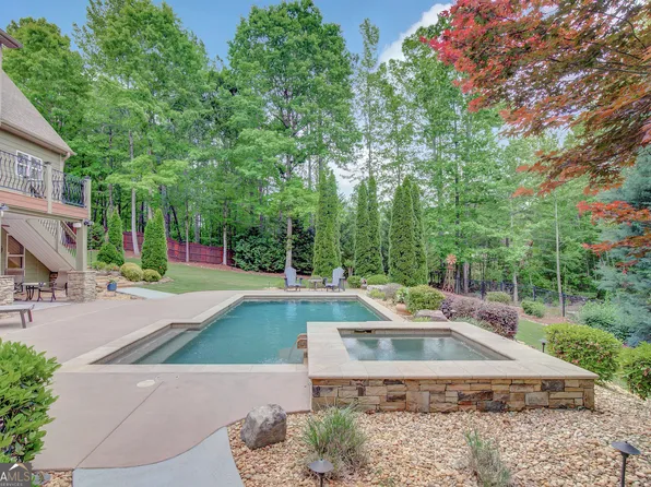 68 Misty Creek Cv, Newnan, GA 30265
