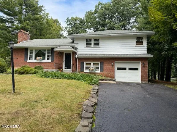 2455 Brookshire Drive, Niskayuna, NY 12309