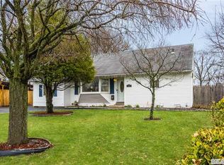 54 Meadowbrook Dr, Brentwood, NY 11717