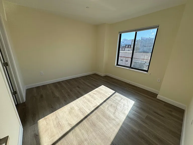 668 Communipaw — Photo 22