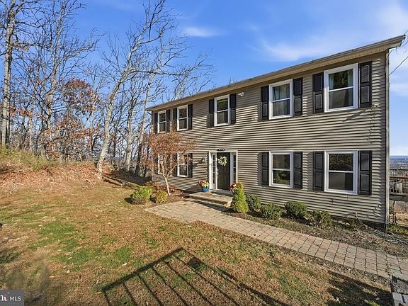 3rd image of 2419 Jackson Dr