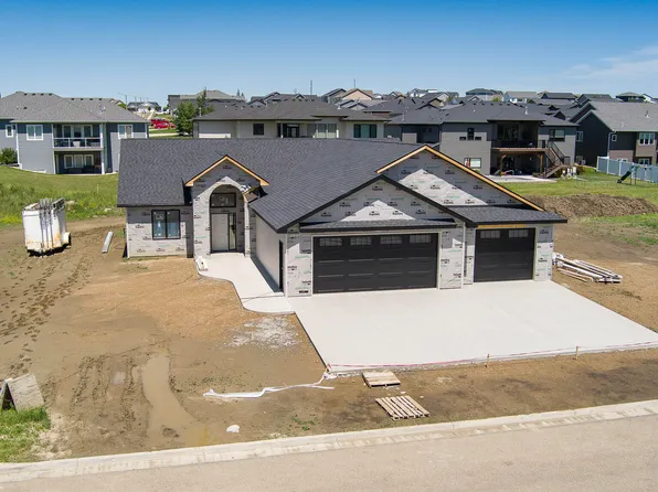 4420 Marsh Hawk Dr, Bismarck, ND 58503