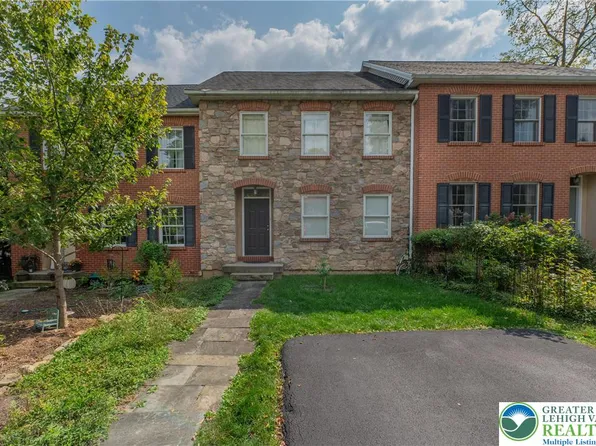 104 Garden Ct, Emmaus, PA 18049
