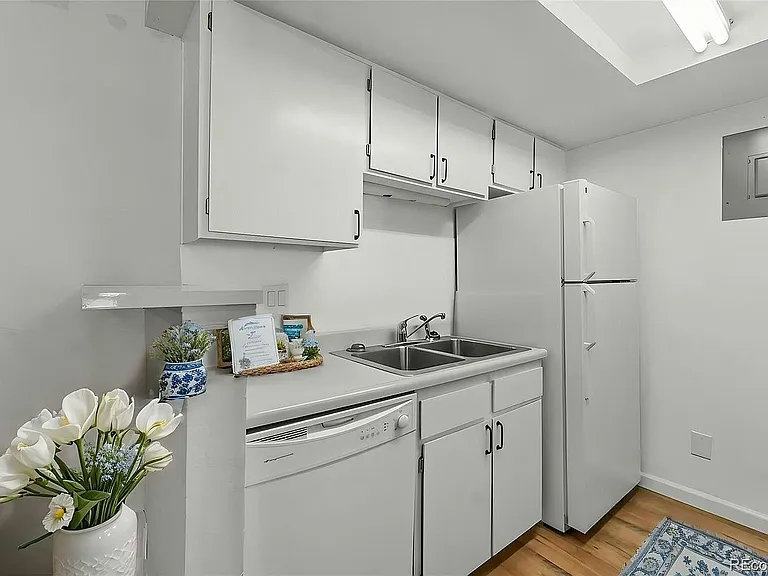 8555 Fairmount Dr #D204 — Photo 3