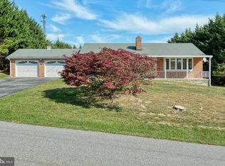 2093 Hillcrest Rd, Spring Grove, PA 17362