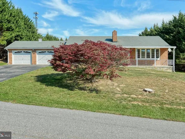 2093 Hillcrest Rd, Spring Grove, PA 17362