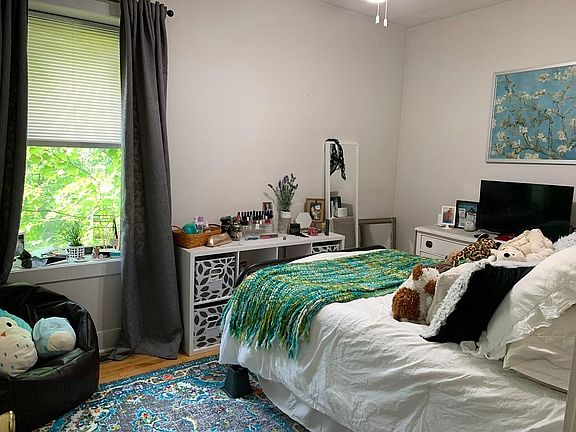 5th image of 3415 N Greenview Ave APT 2R