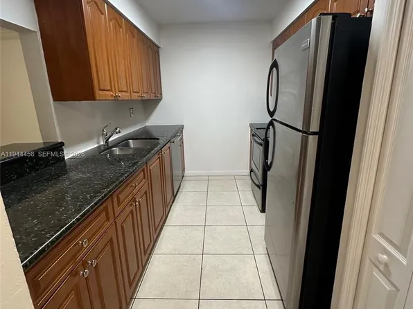 8401 NW 8th St APT 102, Miami, FL 33126