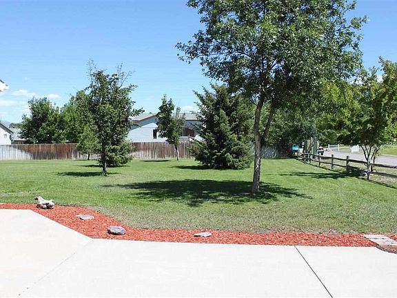 4th image of 3222 Helena Dr