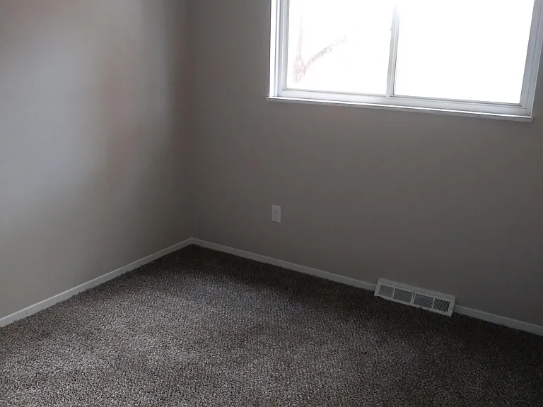 2nd Bedroom w/new carpet