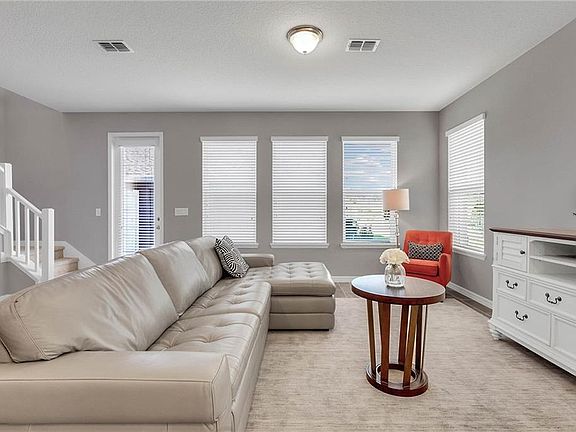 3rd image of 8016 Bluejack Oak Dr