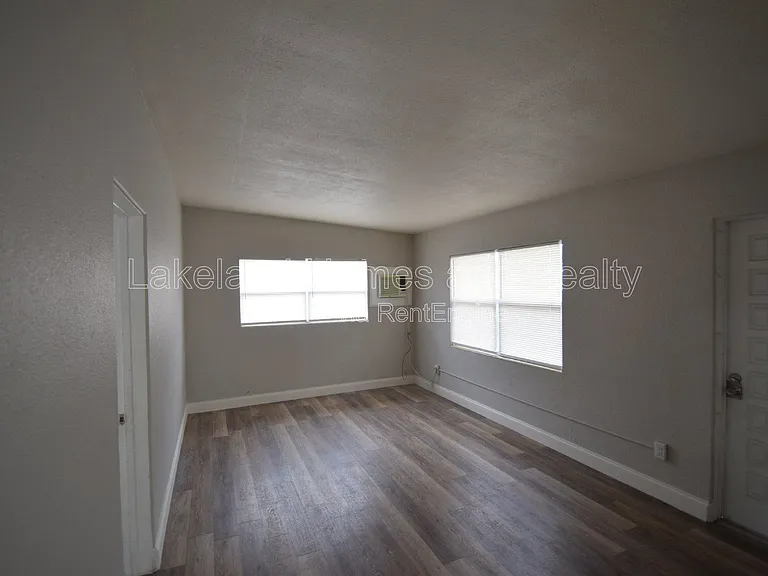 730 26th St NW — Photo 7