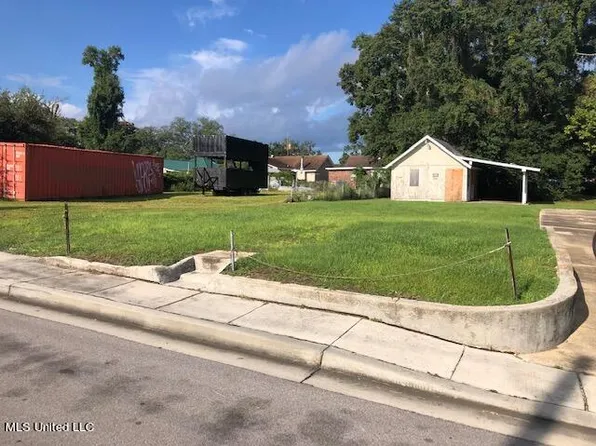 291 Laurel Ct, Biloxi, MS 39530