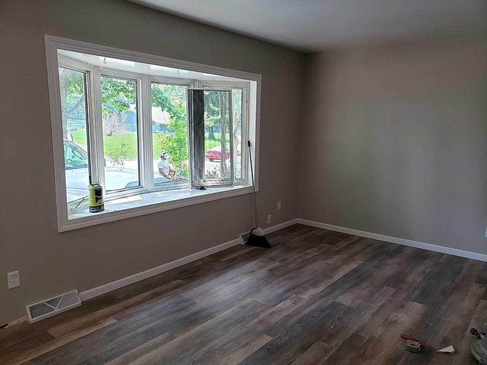 2nd image of 106 Nygard St