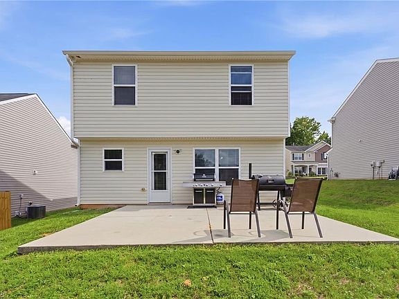 5th image of 551 Clear Meadow Dr