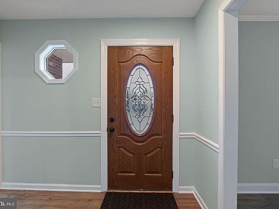 5th image of 6 Laurie Ct