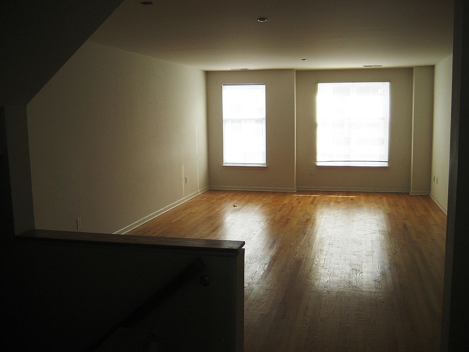 1st image of 19 Harbor Pointe Dr #38