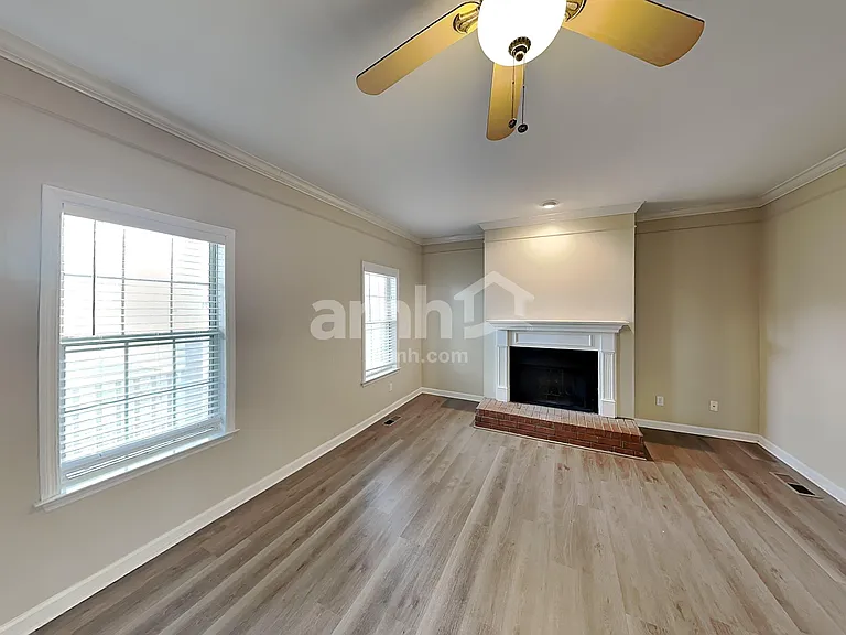 2702 Camden Ct — Photo 6