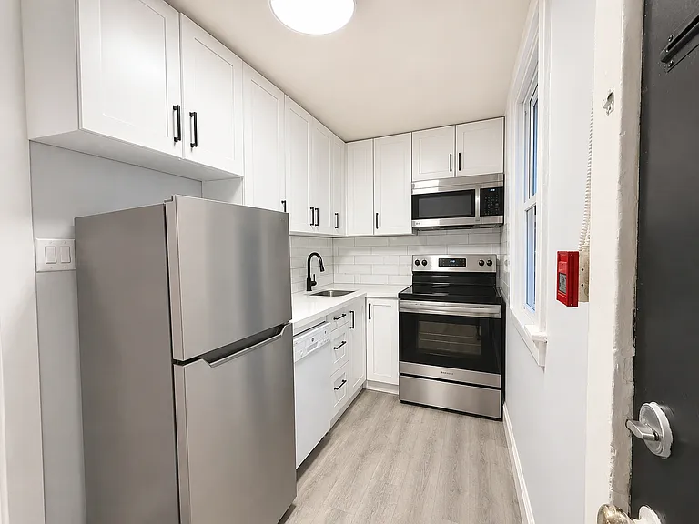 831 Main St E — Photo 1
