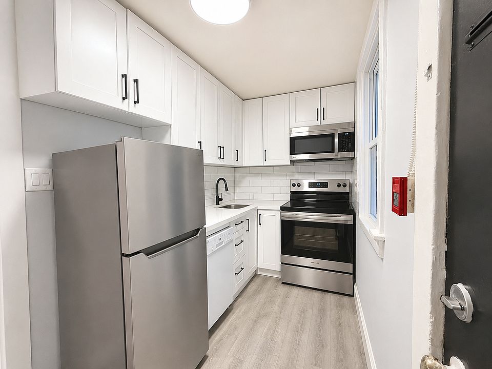 1st image of 831 Main St E #3