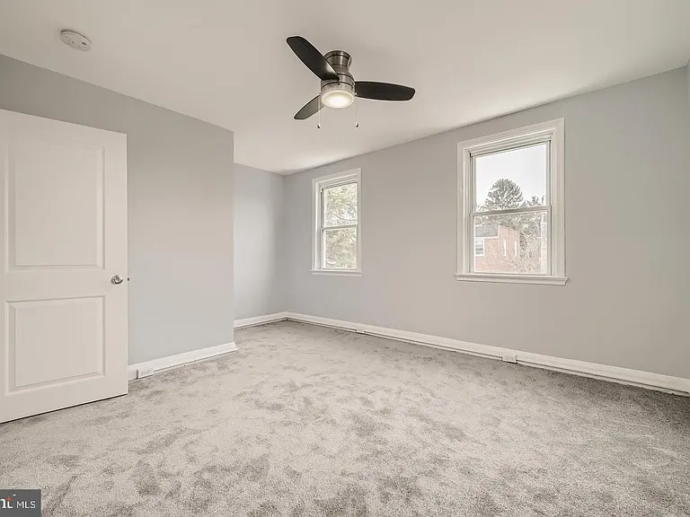 4429 Newport Ave — Photo 16