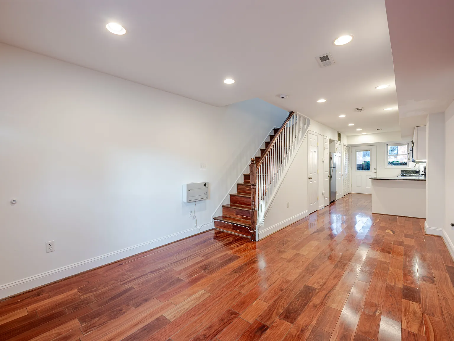 2 bed, 2.5 bath, 800 sqft, $2,800 — Photo 3