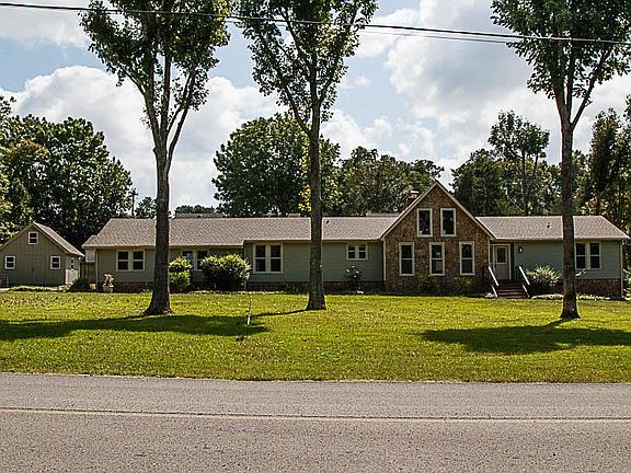 3rd image of 416 Robertson Dr