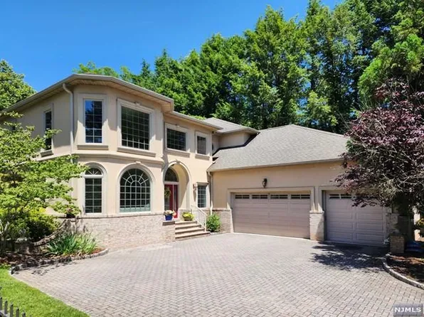 410 Piermont Rd, Closter, NJ 07624
