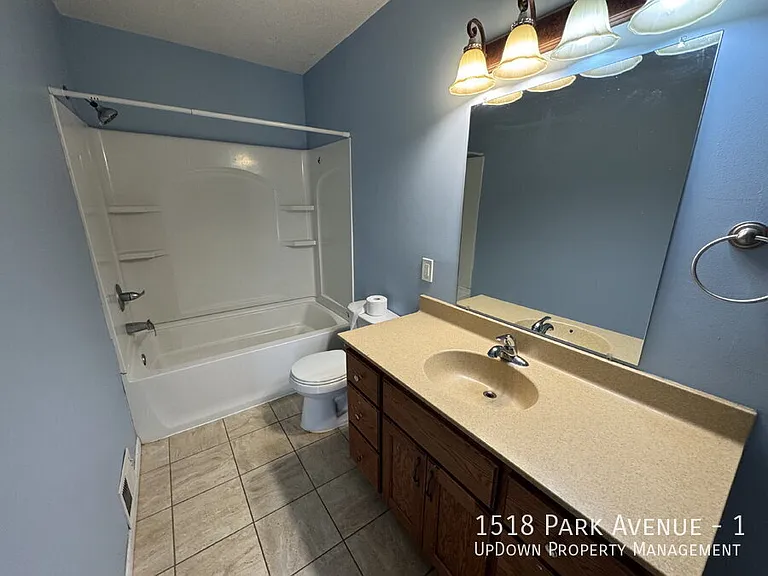 1518 Park Ave #1 — Photo 8
