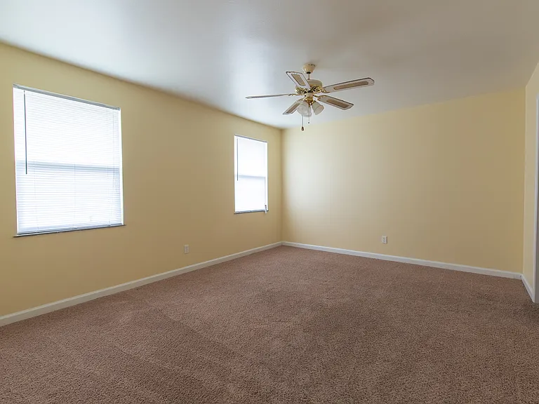 215 W Troy Ave #215C — Photo 11