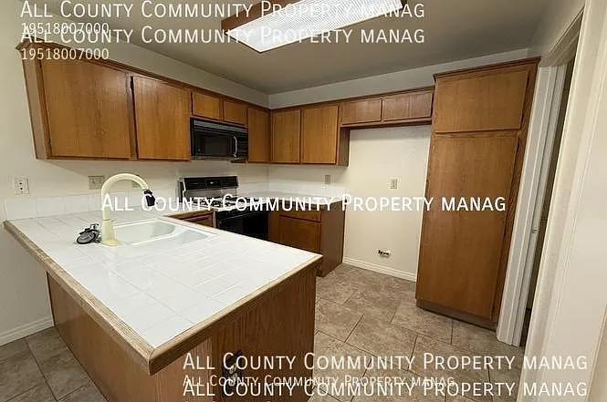 2277 Oak Ave — Photo 8