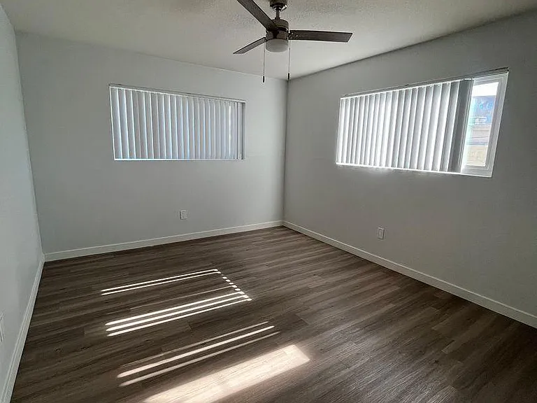 333 Lansing Cir #D — Photo 9