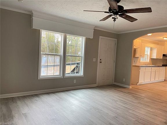 3rd image of 6581 Crestline Rd