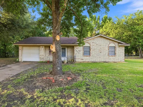 1008 Yeager St, Honey Grove, TX 75446