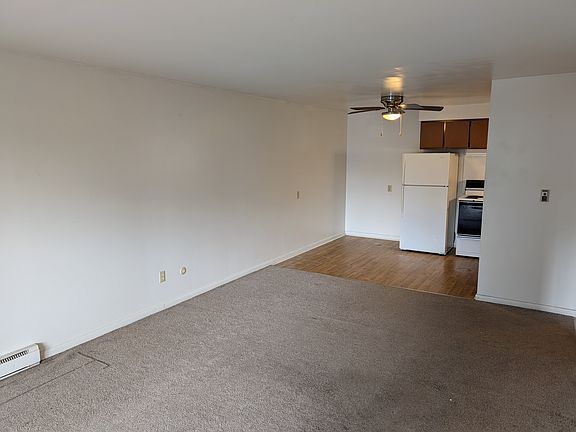 3rd image of 121 N Woodbridge St #6
