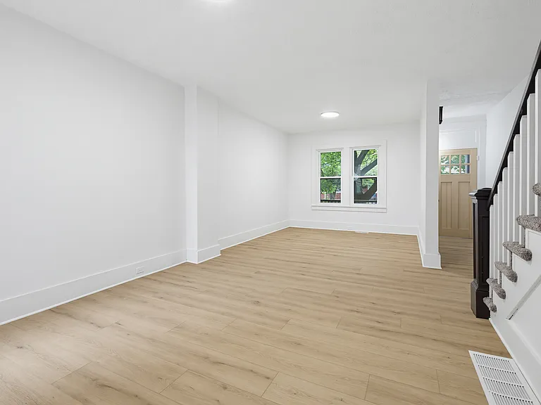 340 E Frederick St — Photo 7