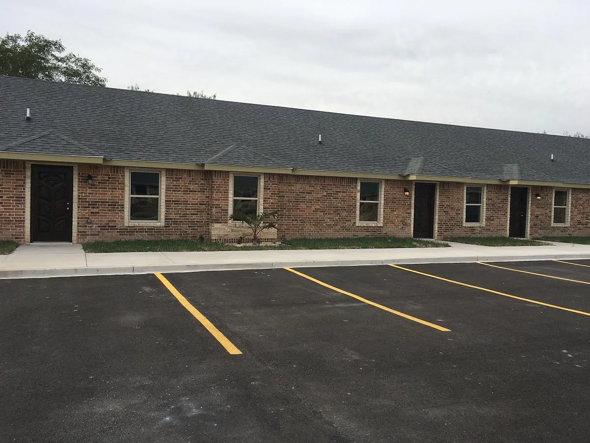 Building Photo - 1301 W Kennedy St