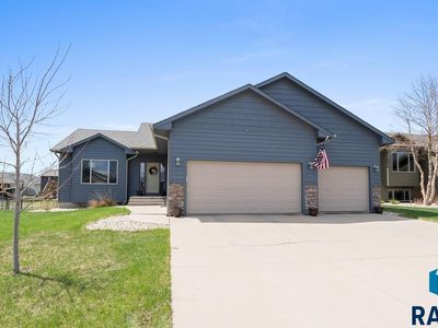707 Brannon Dr, Harrisburg, SD, 57032