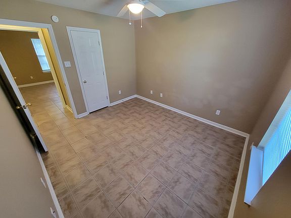 5th image of 210 Bellevue Cir APT A