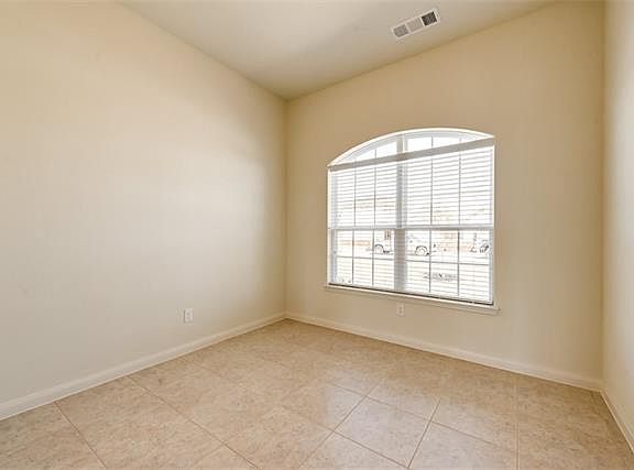5th image of 704 Roaring Springs Dr