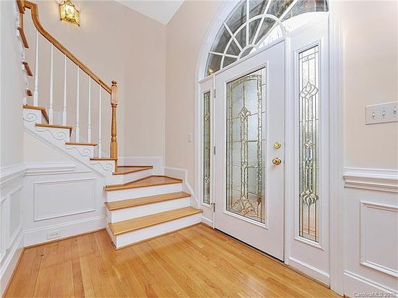 2nd image of 2332 Woodridge Dr