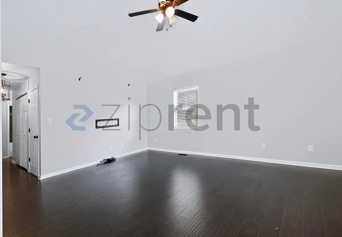 4 bed, 1332 sqft, $2,500 — Photo 3