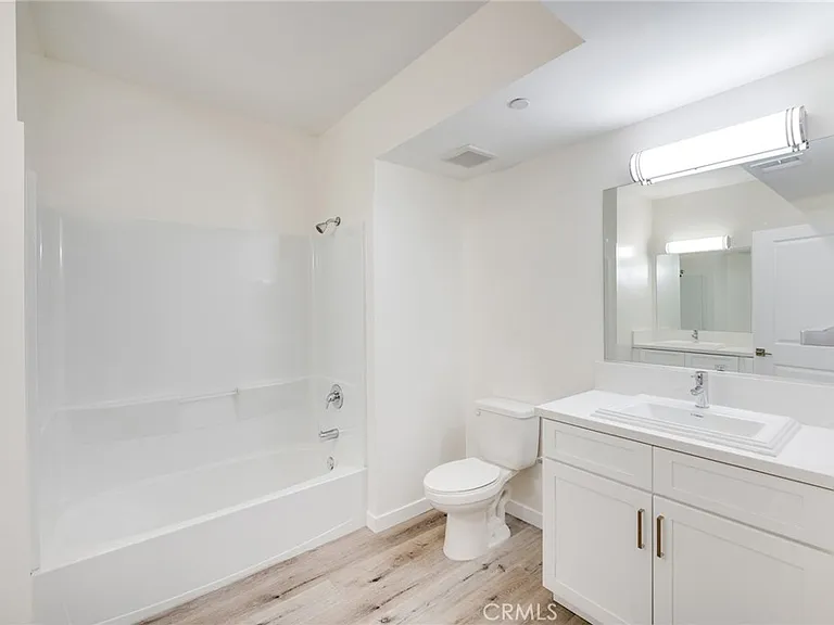 14526 Hartland St #307 — Photo 20