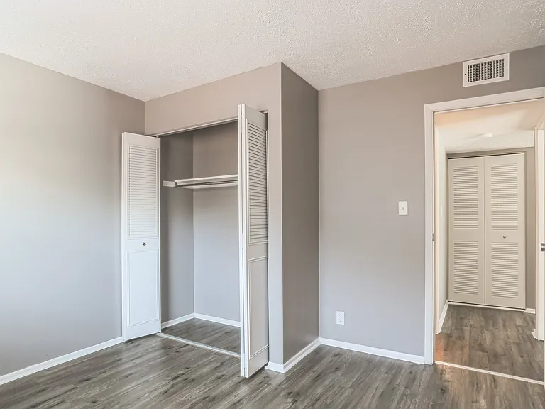 Rivershore Apartments — Photo 22