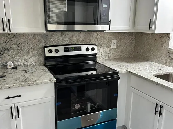319 NE 2nd St #4, Hallandale, FL 33009